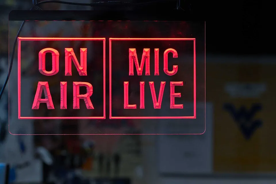 on air live sign