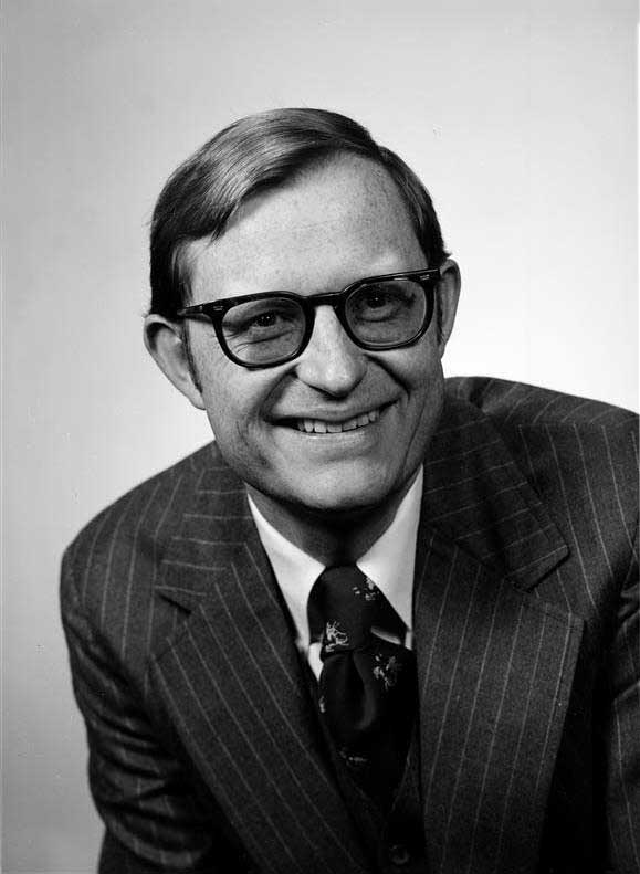 black and white portrait of Gordon Gee, glasses
